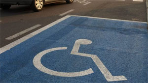 onrouleauquebec-stationnement-gratuit-personnes-handicapees
