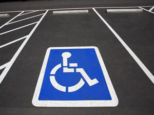 onrouleauquebec-stationnement-reserve-personnes-handicapees-europe